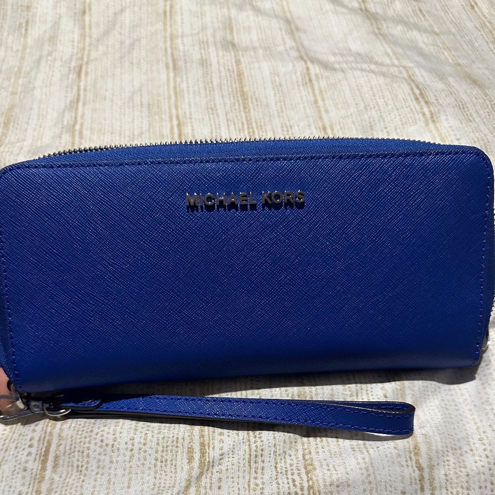 Michael kors jet set continental wallet